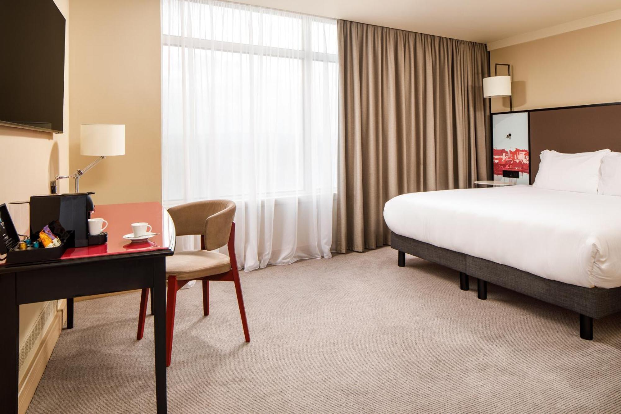 Holland House By Sunday 4*