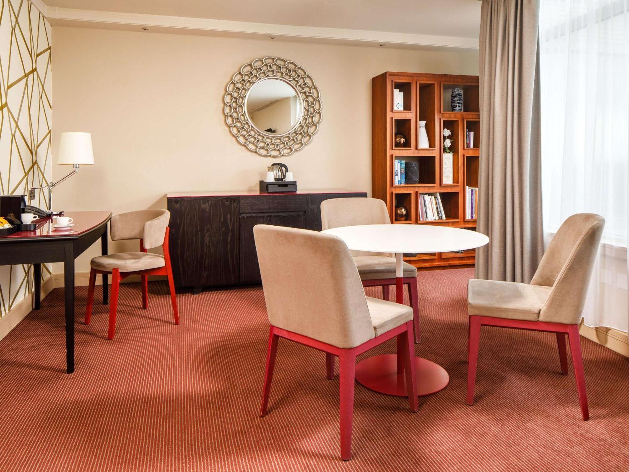 Holland House By Sunday Hotel